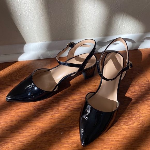 Shiny Black pointed Toe Low Heel - Picture 4 of 5